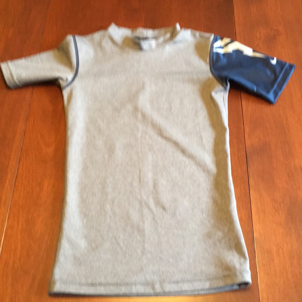 Nike Form Fitting T-Shirt - runs small